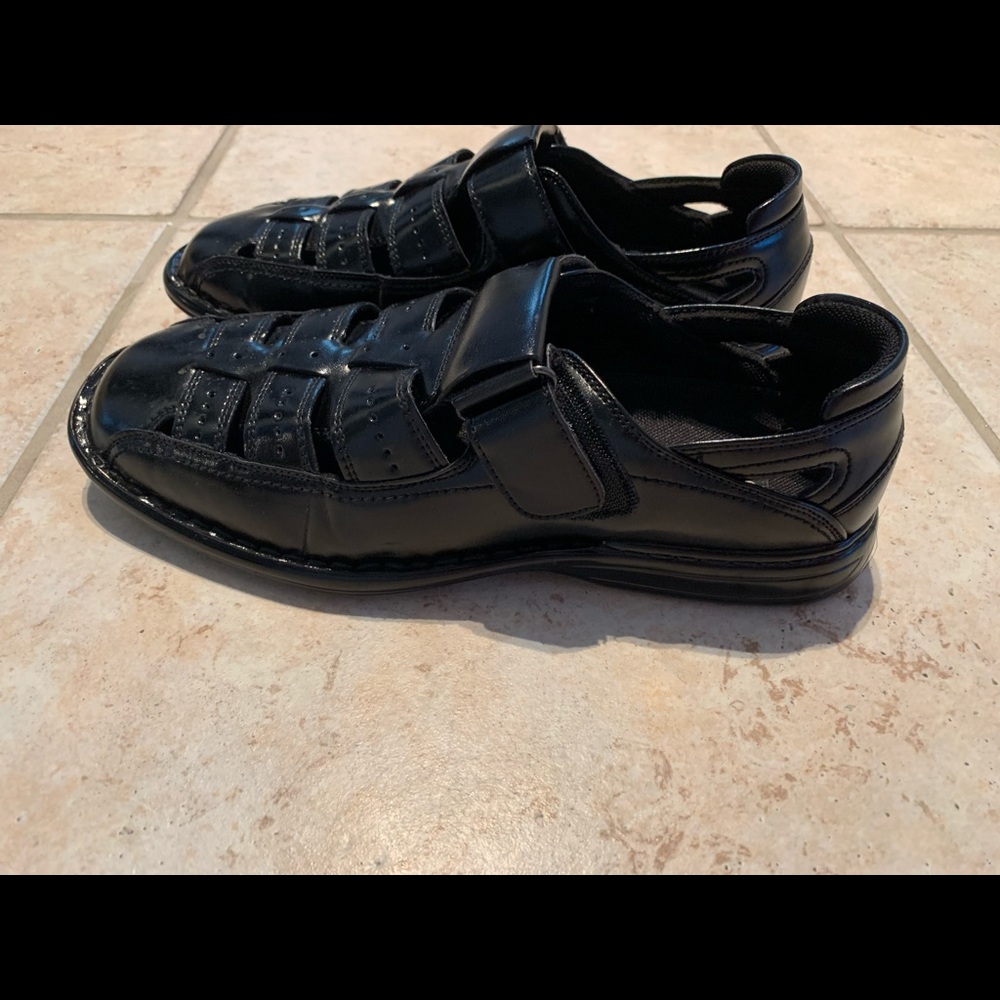 Big boys size 8 M shoes, almost new